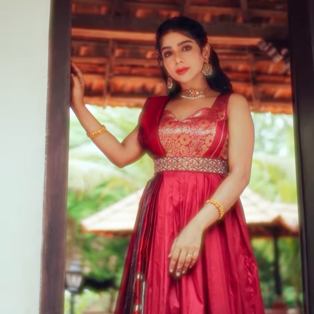 Pavithra lakshmi cook with comali in Tailor Kadai maxi dress